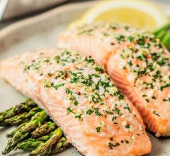 baked-salmon-with-garlic-3056832-12_preview-5b18288eba6177003d20d706